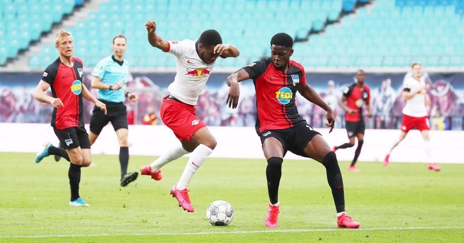 [图]拜仁再获益！10东谈主莱比锡主场2-2平落伍9分