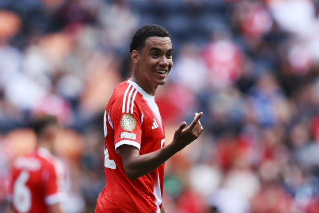 穆西亚拉首轮演出帽子戏法