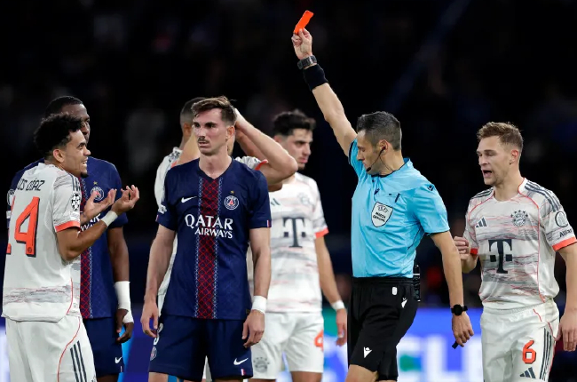 拜仁主力时尚路易斯-迪亚斯因红牌禁赛3场