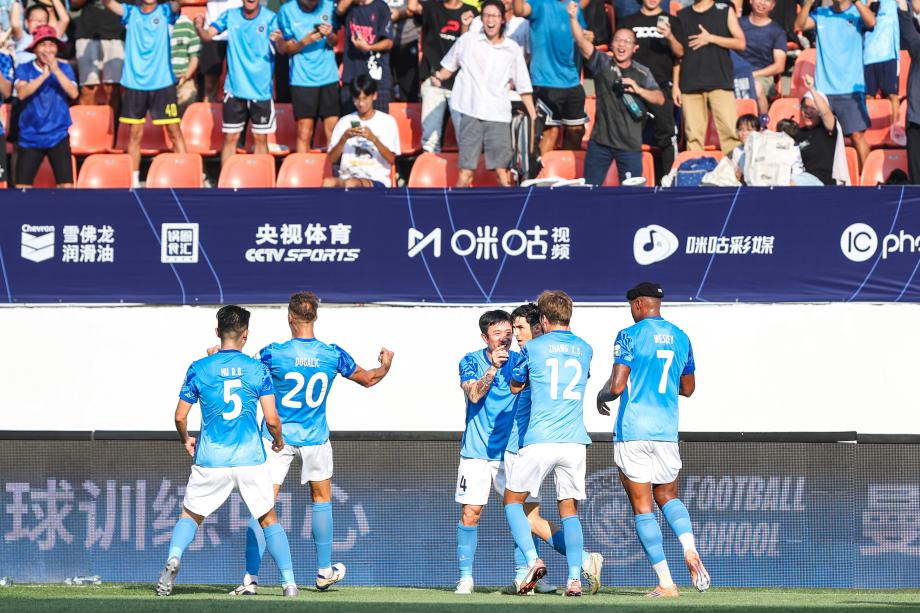 [图]加西亚韦斯利破门 深圳新鹏城礼服北京国安