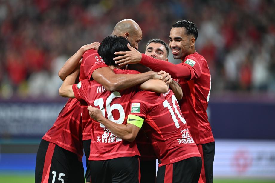 [图]罗慕洛立功杨明洋破门 成王人蓉城3-1梅州客家