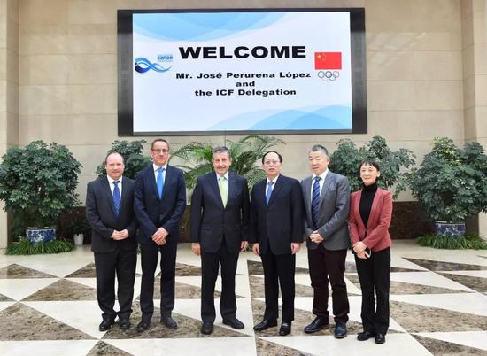 外洋皮划艇联结理事会举行 苟仲文接见佩鲁雷纳主席